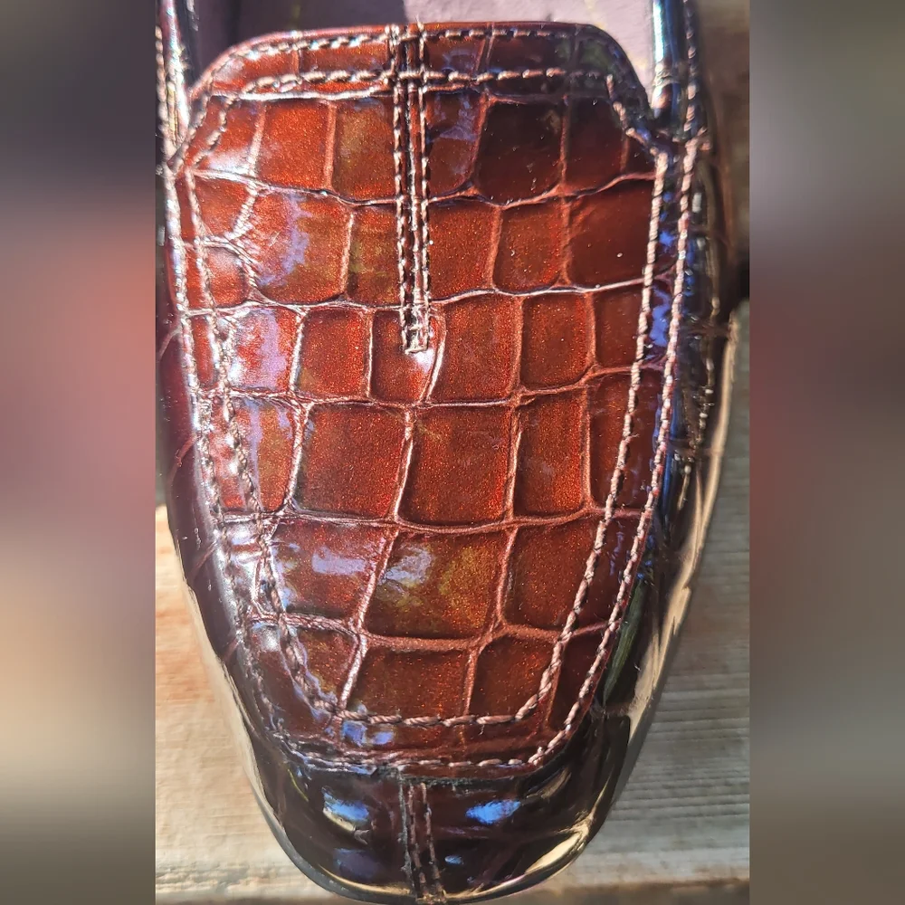Clarks Everyday Women's Croc-Embossed Brown Leather Flats, 7.5 - Picture 6 of 10